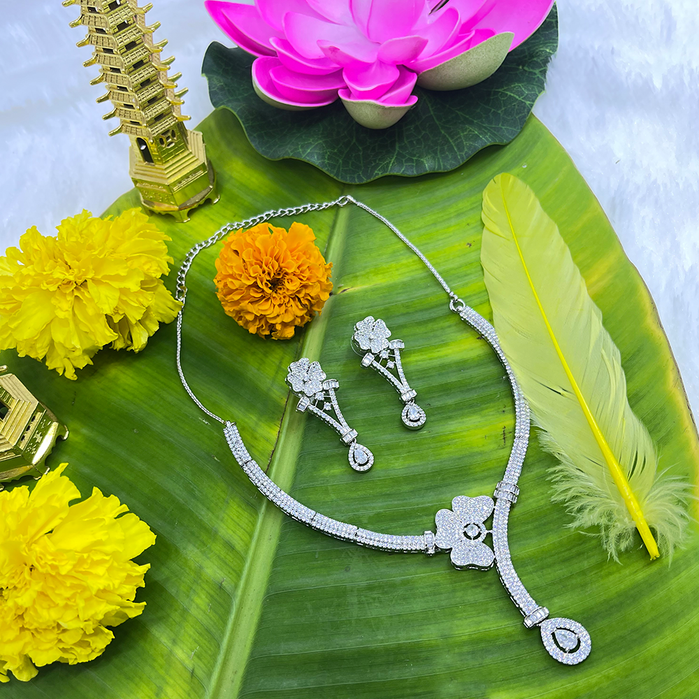 AD LUXURY CRYSTAL SHINE NECKLACE